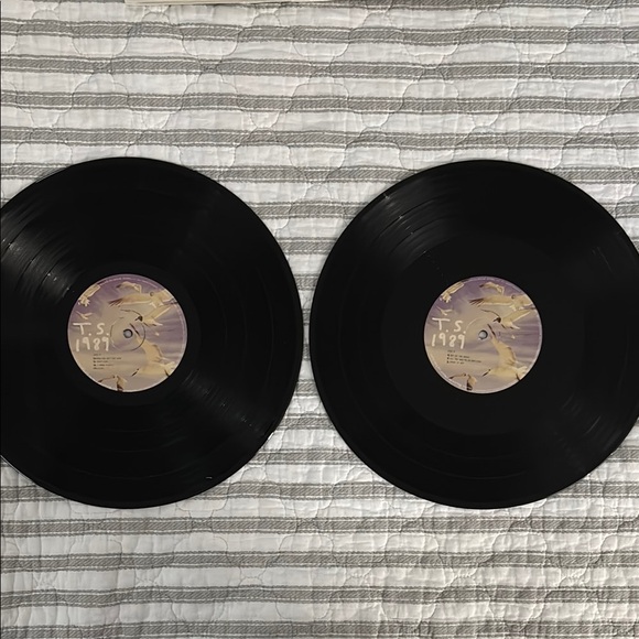 Taylor Swift 1989 Album - Picture 2 of 4